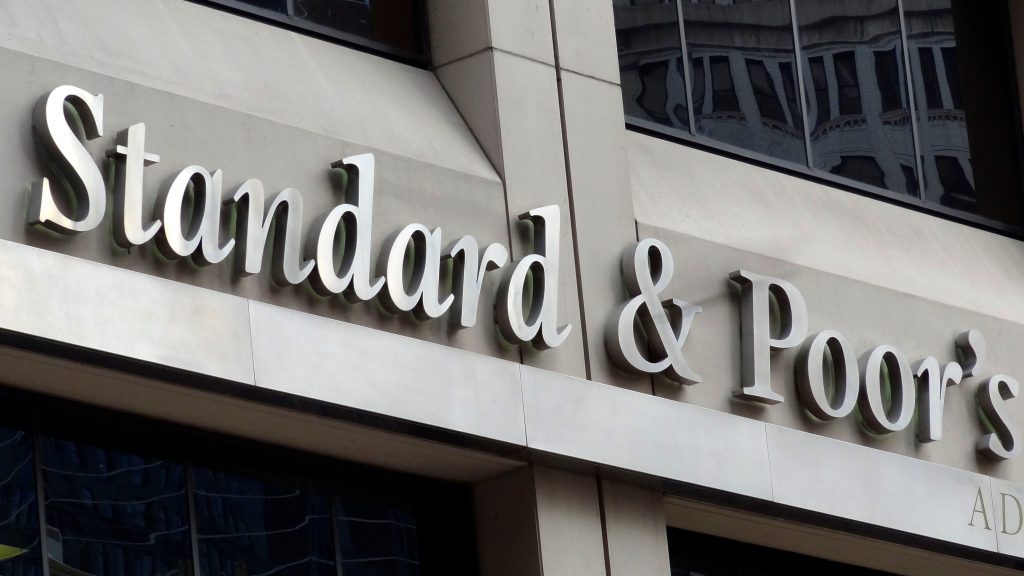 Standard & Poor's downgrades Russia's rating to junk, Moody's issues spam warning