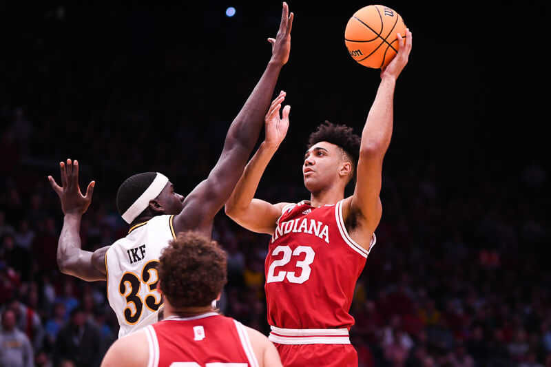 At the bell: Indiana 66, Wyoming 58 - inside the hall