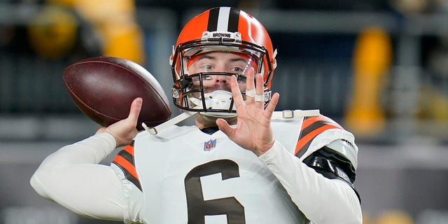 Cleveland Browns quarterback Baker Mayfield (6) warms up before the NFL football game against the Pittsburgh Steelers, on Monday, Jan. 3, 2022, in Pittsburgh.