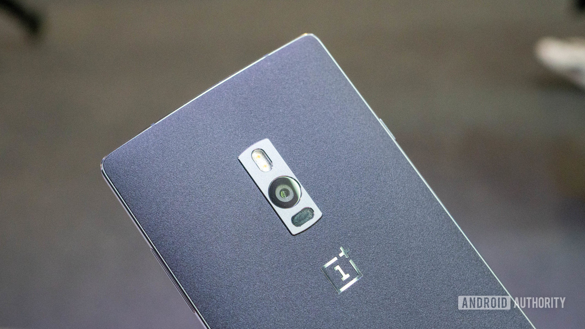 OnePlus One back texture and camera details