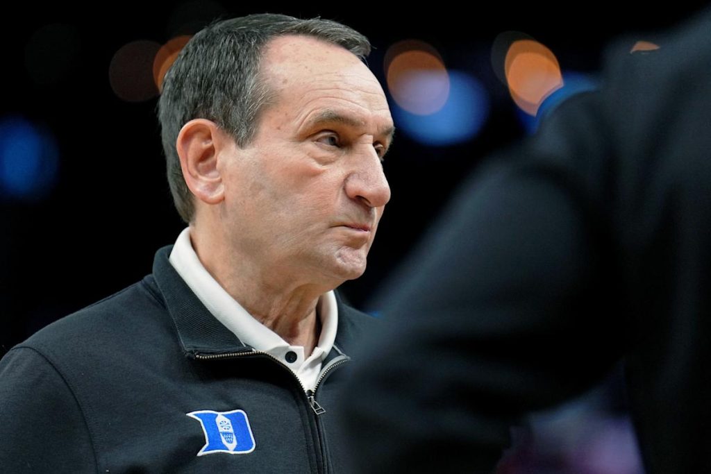 Coach K breaks John Wooden's record and reaches 14th in the final