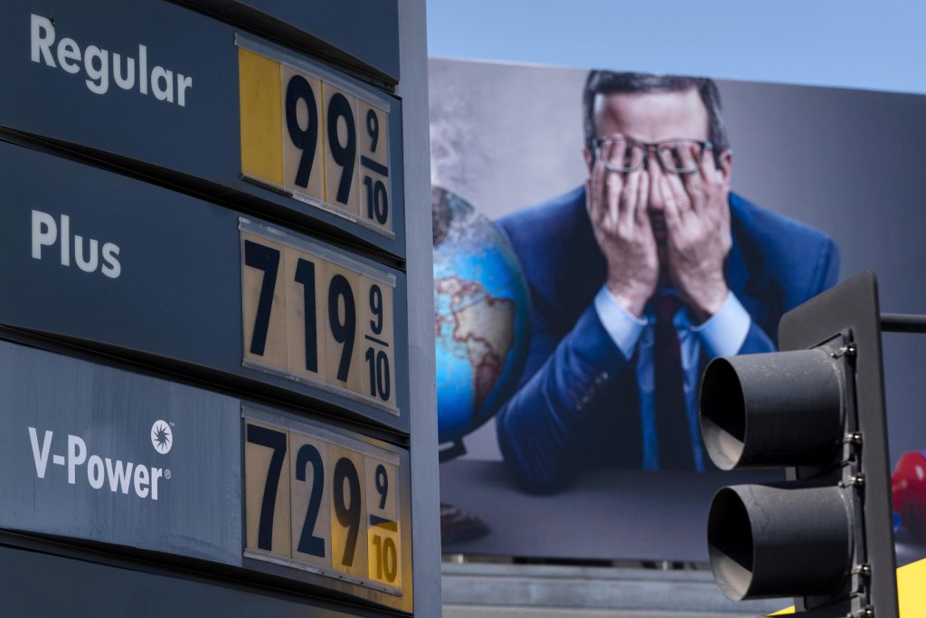 US gasoline prices rise again amid talk of Russian oil embargo