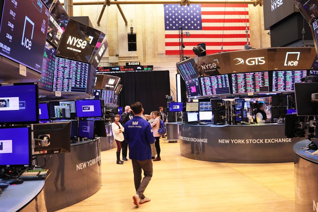 Stock futures rise as traders eye profits