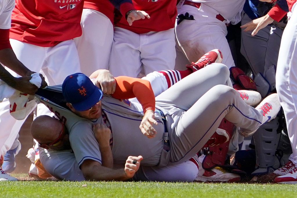 Pete Alonso was brought down by the Cardinals' first coach, Stoby Clapp.