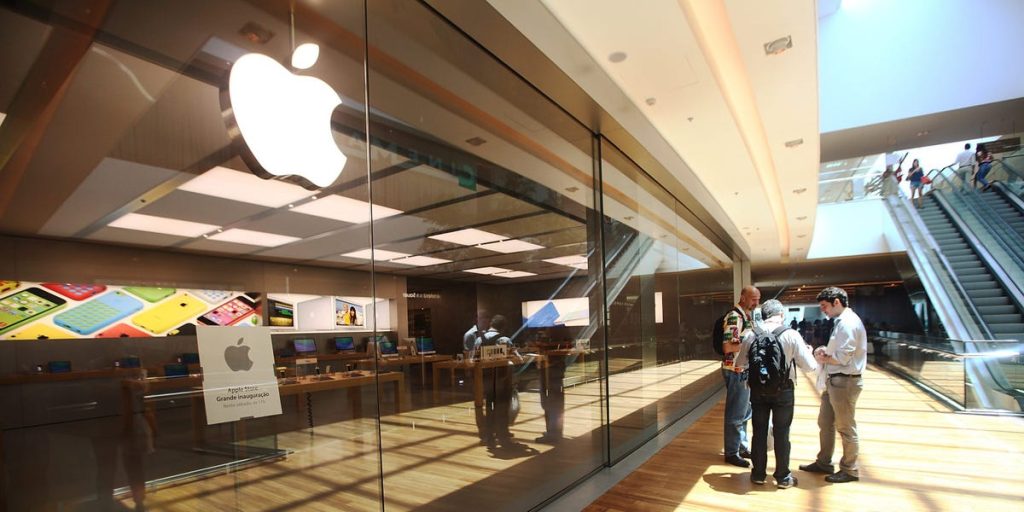 Apple asked to pay the man $1,000 for not selling an iPhone charger