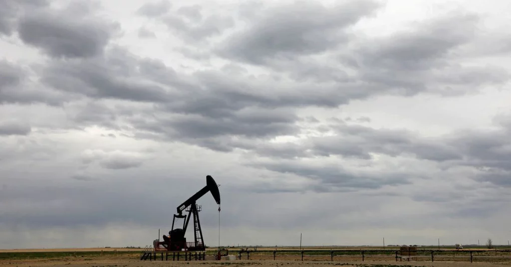 Oil drops 4%, below $100 due to China shutdowns, reserve release plan