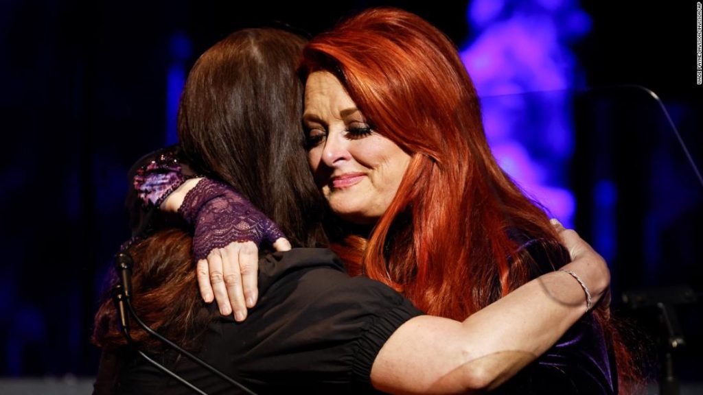 Naomi Judd remembered by her daughters at the Country Music Hall of Fame حفل