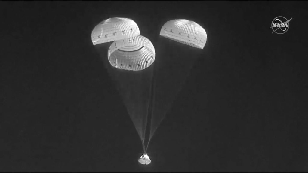 An infrared image shows a Boeing Starliner capsule using parachutes as it descends for landing at White Sands Missile Range in New Mexico.