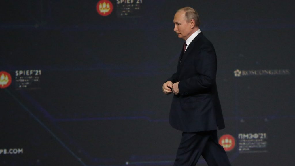 Vladimir Putin's "Russian Davos" Economic Forum in Saint Petersburg is indeed a big and sad mess