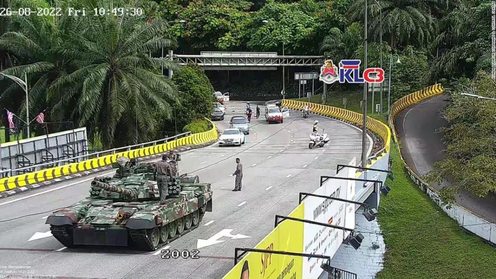 Malaysian army apologizes after tank and armored vehicles collapsed in Kuala Lumpur