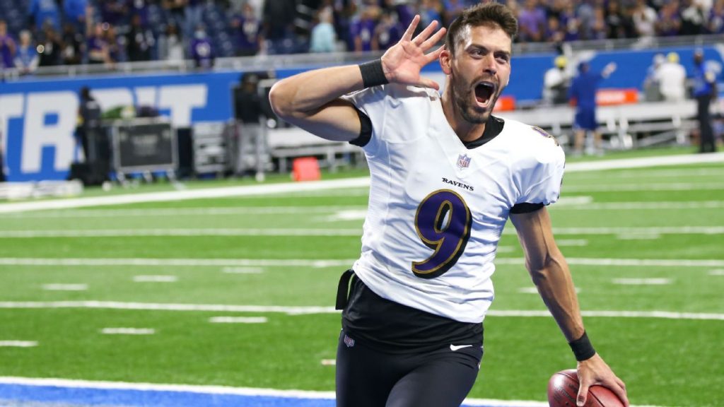 The Baltimore Ravens sign K Justin Tucker to extend the NFL by four years