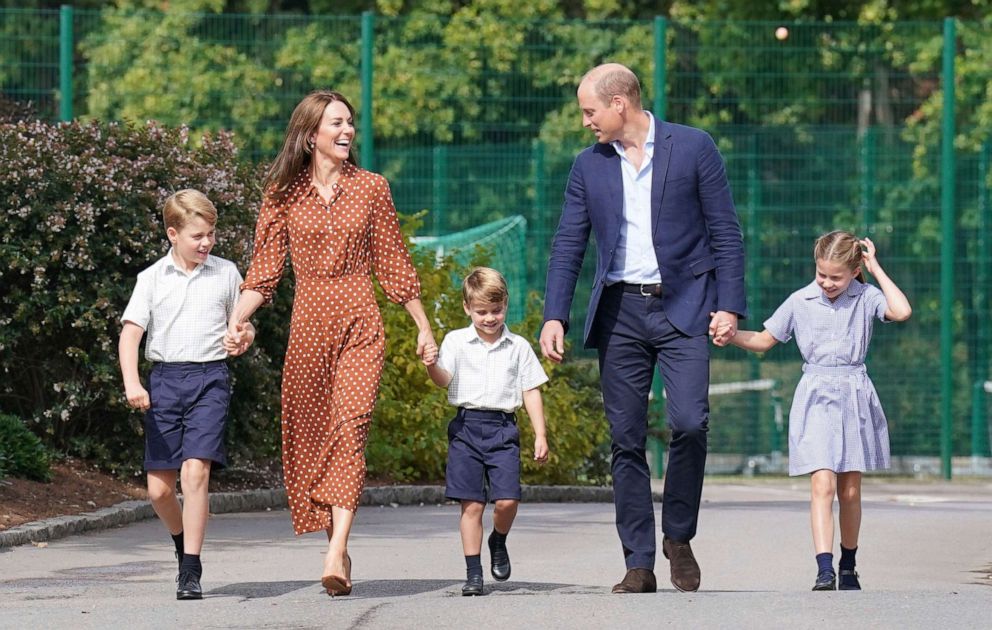 Photo: From left, Britain's Prince George, Kate Duchess of Cambridge, Prince Louis, Prince William and Princess Charlotte arrive for afternoon settlement at Lambroke School, near Ascot, England, September 7, 2022. 