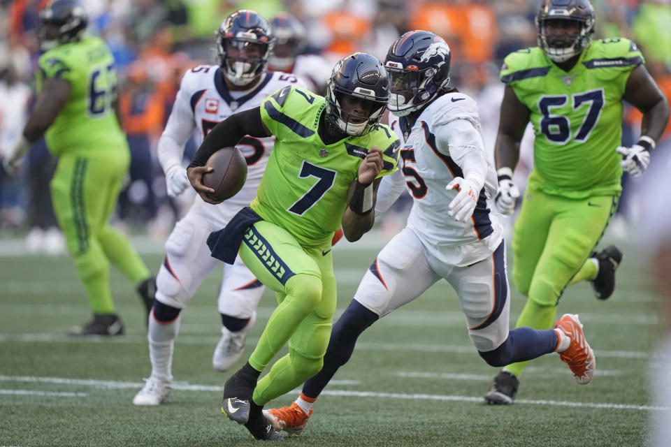 Seattle Seahawks quarterback Geno Smith (7) played a productive game against the Broncos.  (AP Photo/Stephen Brashear)