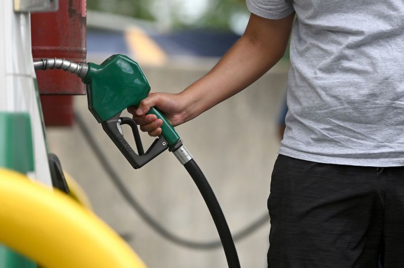 US gas prices rise for the first time in 99 days