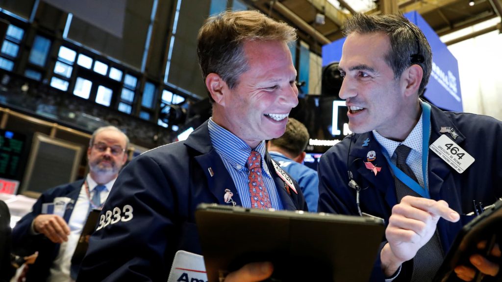 Dow rises 500 points after stock roller coaster week, earnings season kicks off in high gear