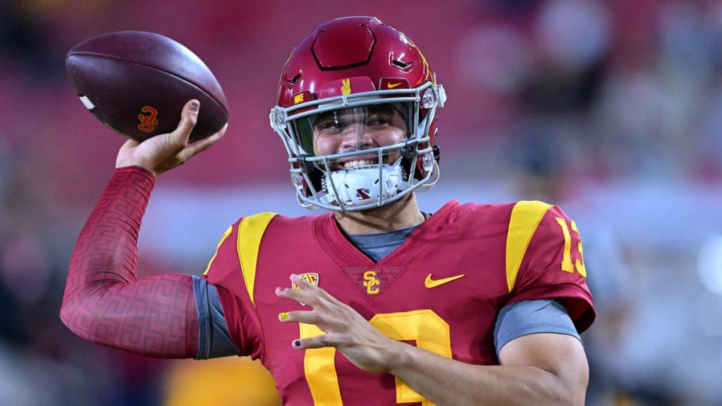 College football scores, schedule, top 25 NCAA rankings, today's games: USC, Oregon in action