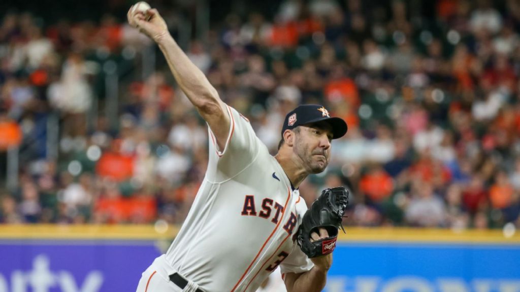 Houston Astros' Justin Verlander, 1st in victory over Philadelphia Phillies, unsuccessful attempt at 9th