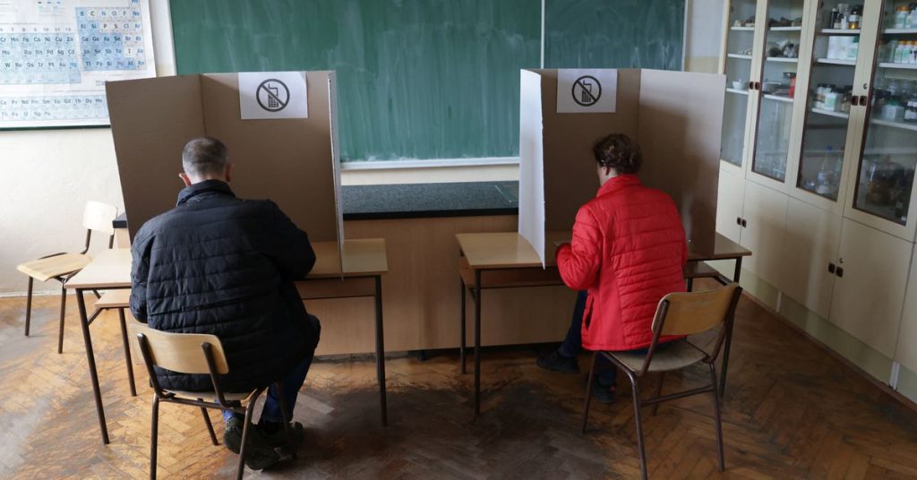 Moderate Bosnian candidate leads race for presidential seat
