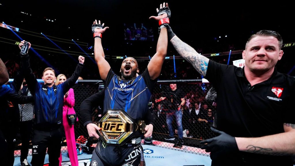 Jon Jones submits Cyryl Gane to win the UFC Heavyweight Title
