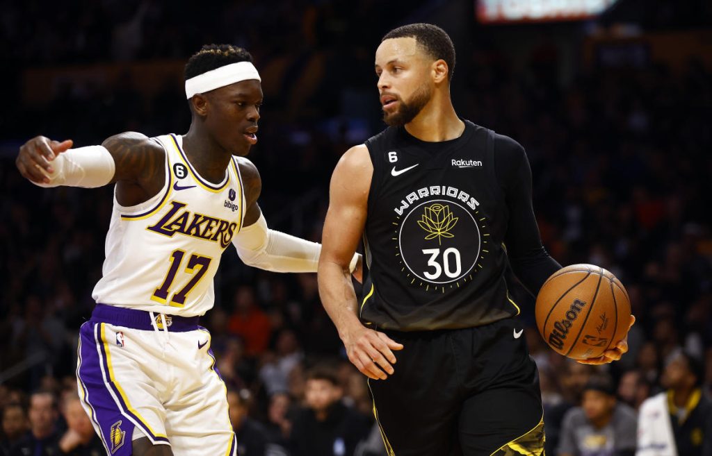 The Warriors fall to the Lakers on returning Stephen Curry from a leg injury