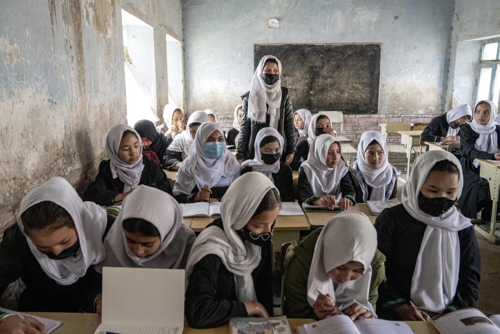 Afghan religious scholars criticize the ban on girls' education
