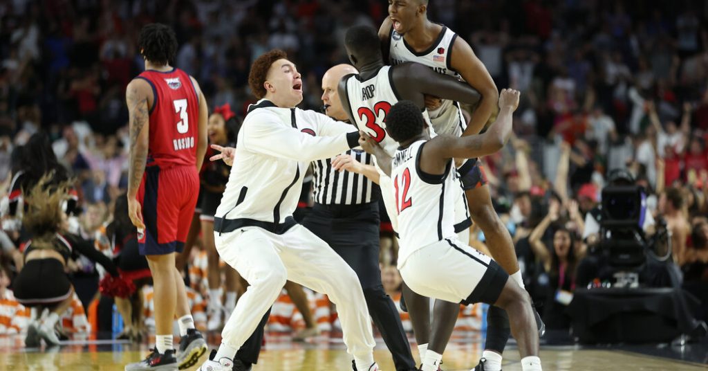 Final Four Live: Oconn jumps to the lead in Miami