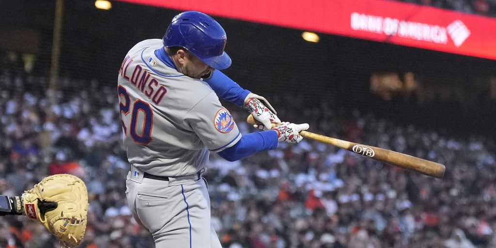 Pete Alonso hits the MLB-leading ninth batter in the Mets' victory over the Giants