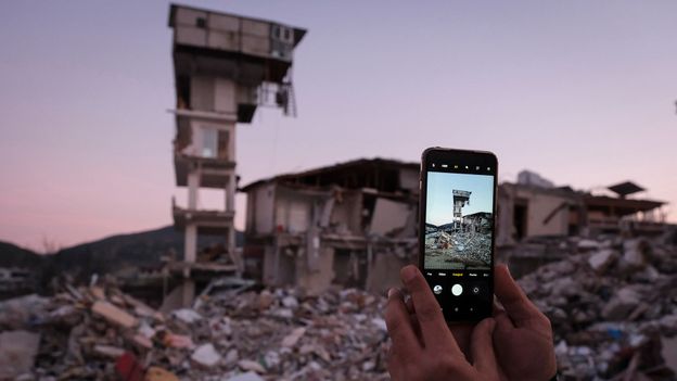Phones that detect earthquakes