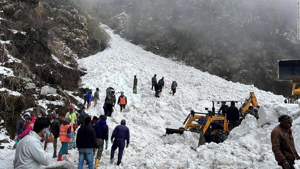 Seven killed and 13 injured in an avalanche in India