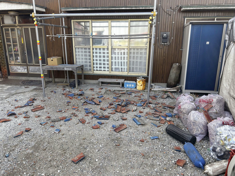 Many injured when a predawn M5.2 earthquake struck the Tokyo Bay area