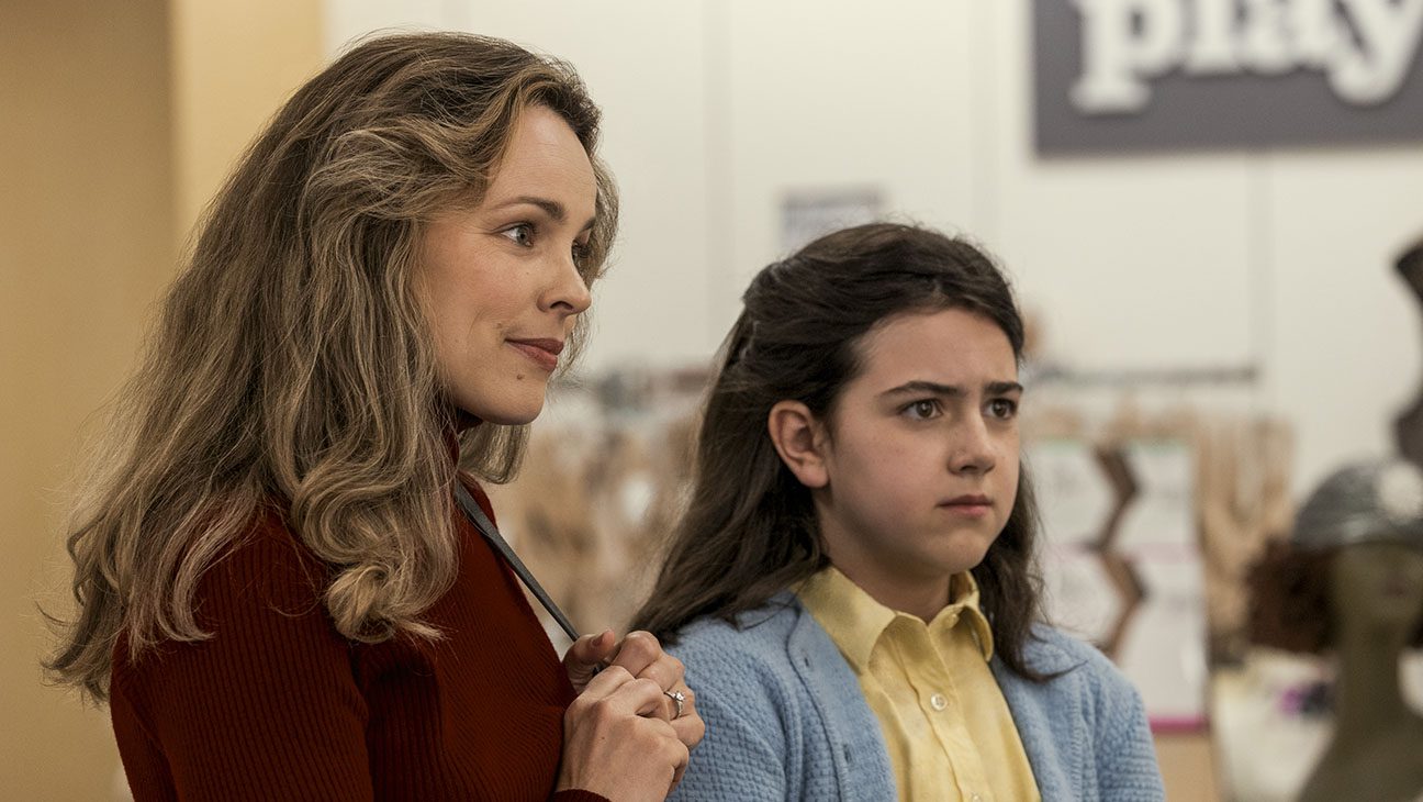 Rachel McAdams and Abby Ryder Fortson in Are You There God?  I'm Margaret.
