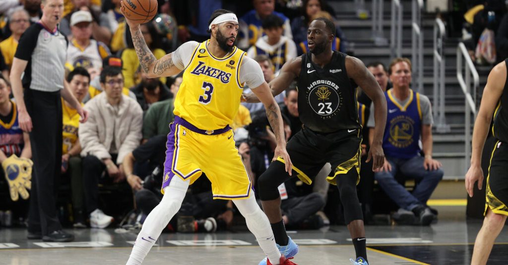 Anthony Davis leads the Lakers past Golden State