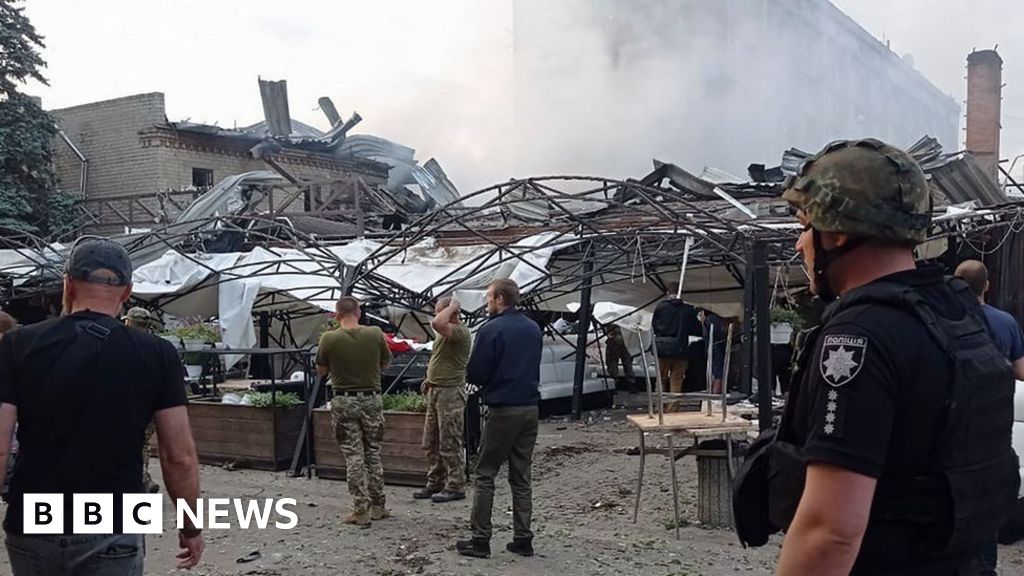 Kramatorsk: A Russian missile strike hit restaurants in a Ukrainian city