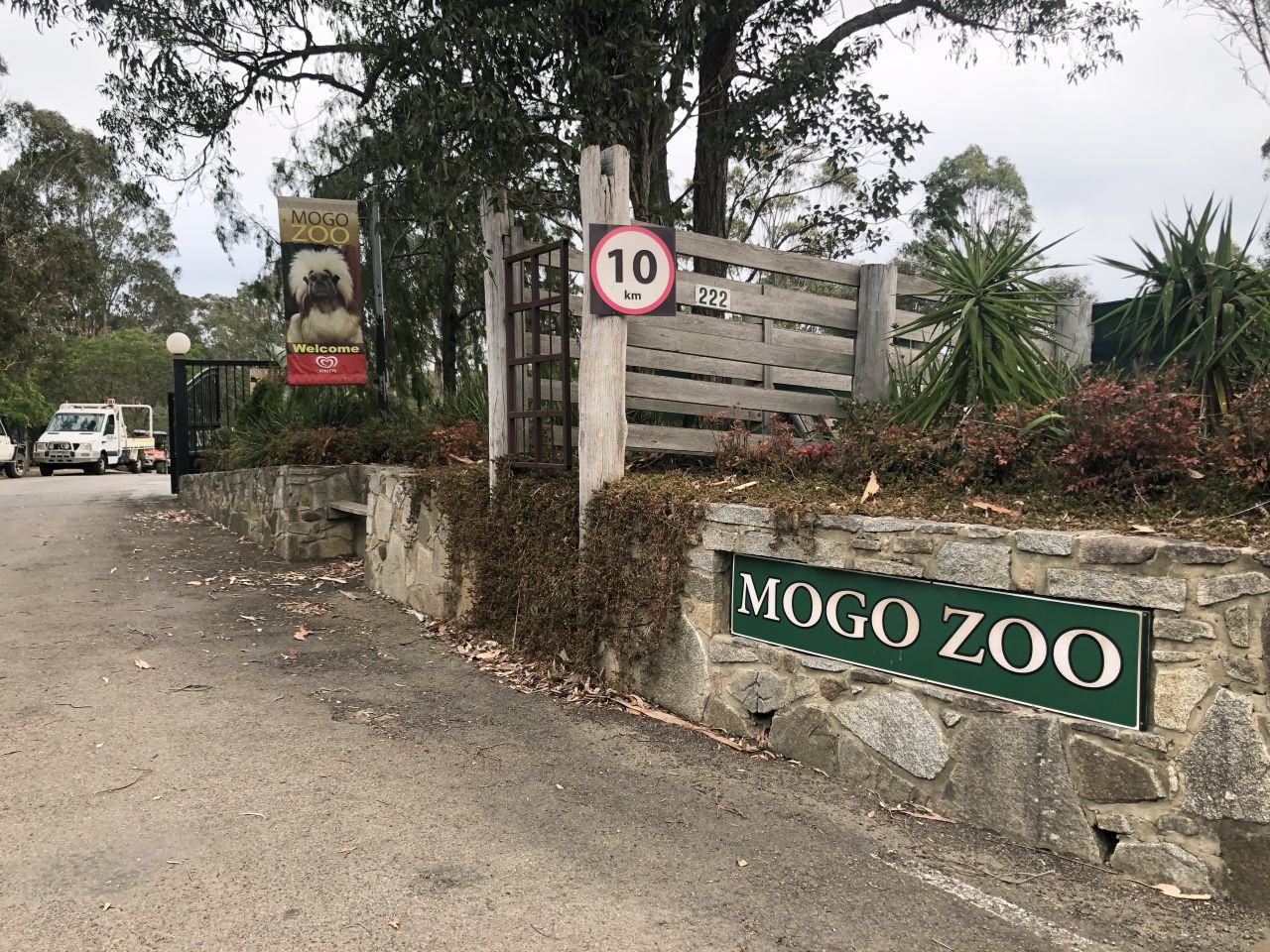 Mugu Wildlife Park is located in the small town of the same name on the coast of New South Wales, Australia.