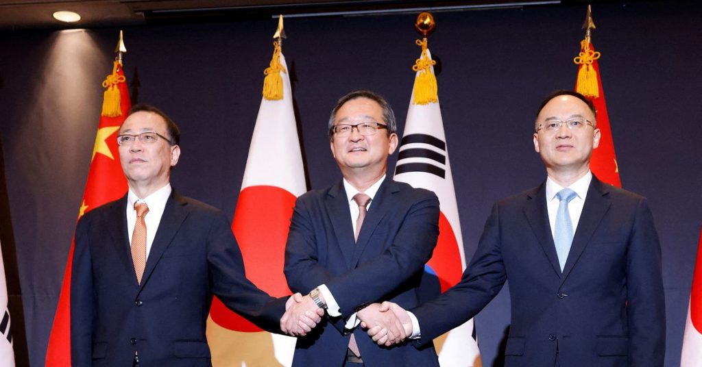 South Korea, Japan and China agree to hold the summit at the "earliest appropriate time"