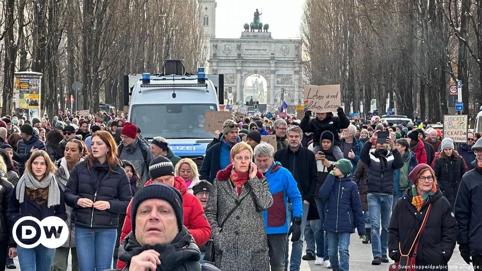 Germany is witnessing its second day of large anti-far-right protests - DW - 01/21/2024