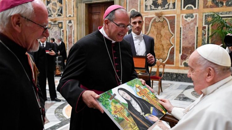 Pope Francis with Argentine pilgrims in Rome on the occasion of the canonization of Mama Antola