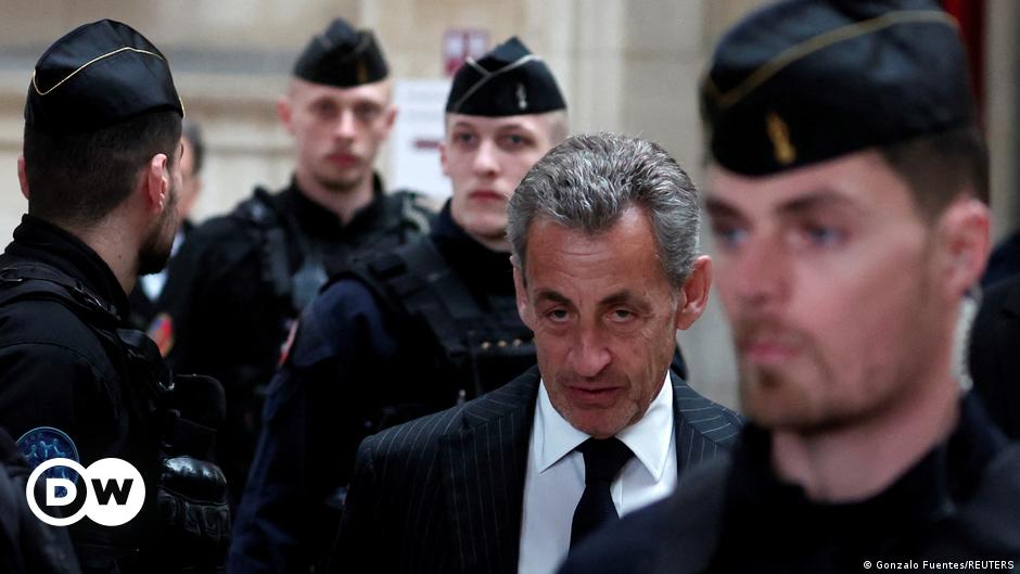 French court confirms Sarkozy's conviction and reduces sentence - DW - 02/14/2024