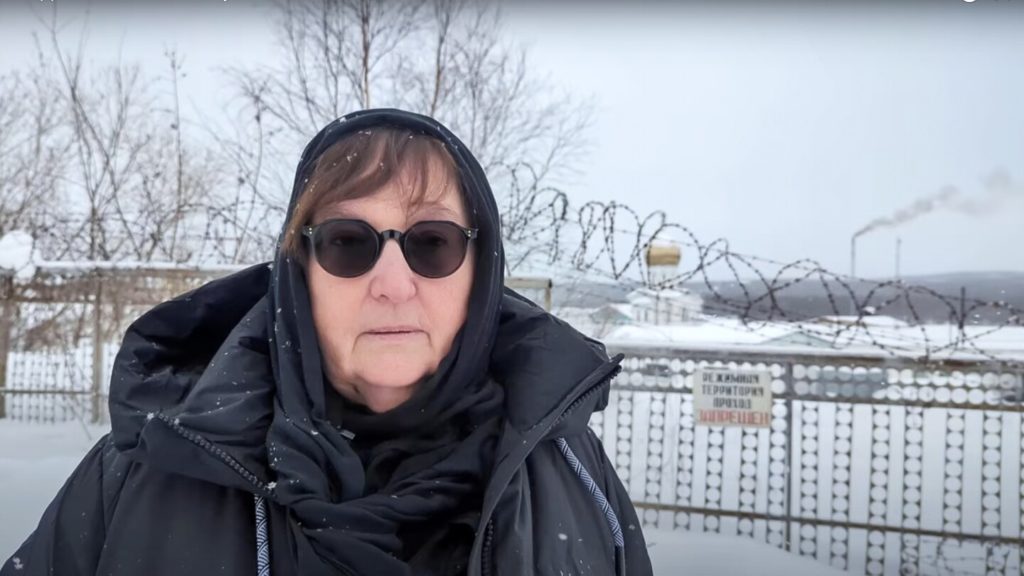 Navalny's mother appeals to Putin to release her son's body